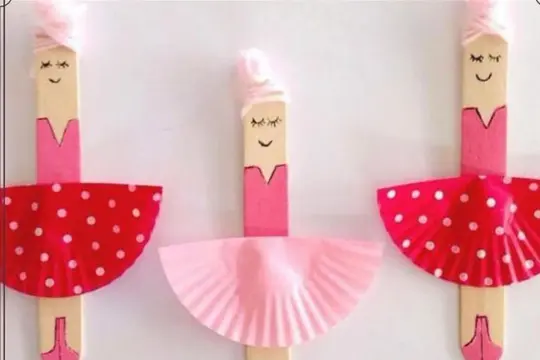 Figuras de ballet hechas con palitos de helado, perfectas para manualidades para niños fáciles y rápidas. ¡Creaciones adorables!